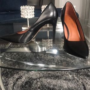 Christian Siriano black heels